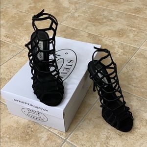 Almost NEW Steve Madden Slithur Size 7